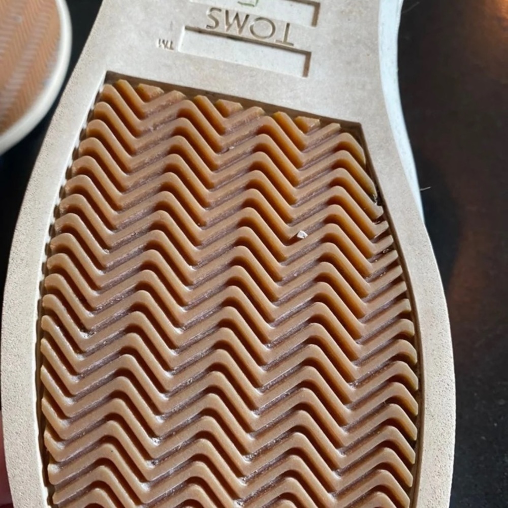 Shoes - Picture 4 of 4